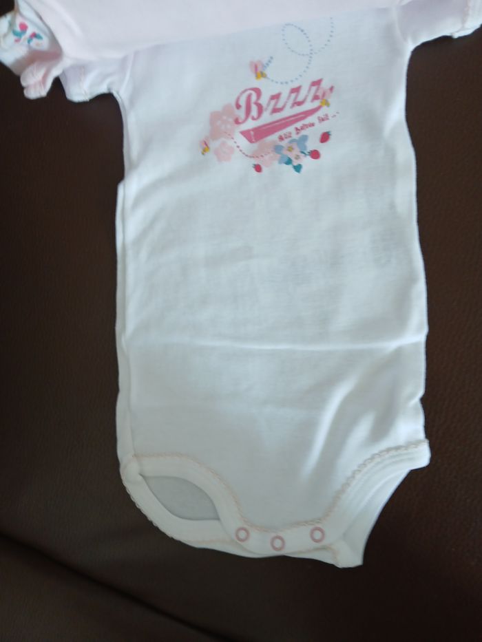 lot 3 bodies fille manches courtes petit bateau 67 cm 6 mois - photo numéro 3