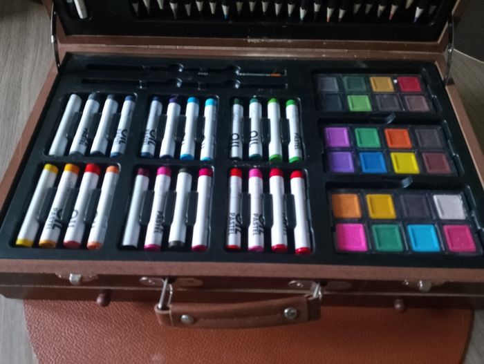 Malette de crayons et peintures pour le dessin - photo numéro 3