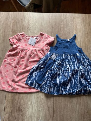 2 robes neuves 24 mois