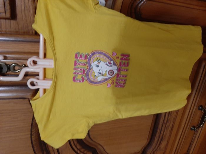 11 tee shirts et 1 débardeur pour filles Taille 8 ans - photo numéro 4