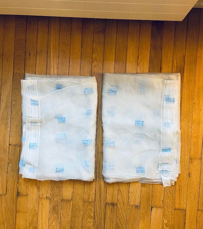 Voilages blancs avec carrés bleus Madura