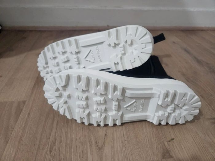 Bottines noires Superga neuves jamais portées dans leur boîte d'origine taille 38 - photo numéro 5