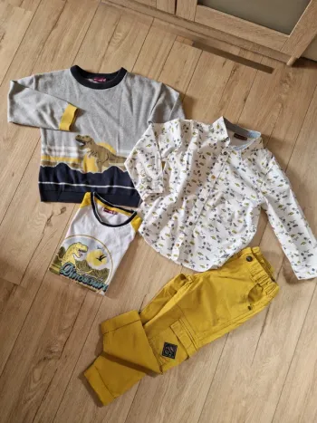 Ensemble Un dino qui se balançait