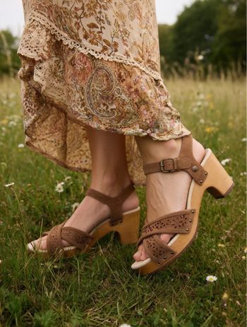 Sandales UGG Luella – Taille 8 (39 EU) Neuves !