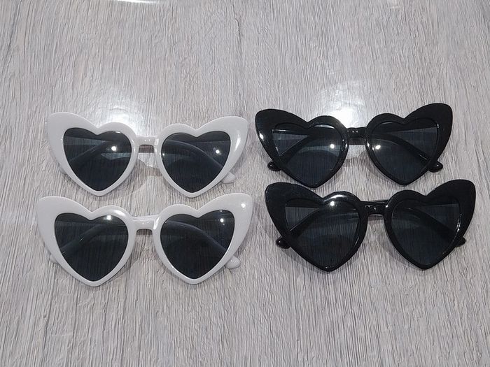 Lot de 4 lunettes de soleil fête en forme de coeur