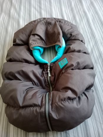 couverture de cosy avec capuche bien chaude Red Castle  TRES BON ETAT