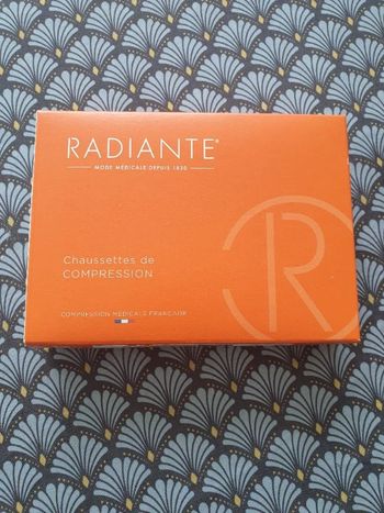 Chaussettes de compression radiante neuve