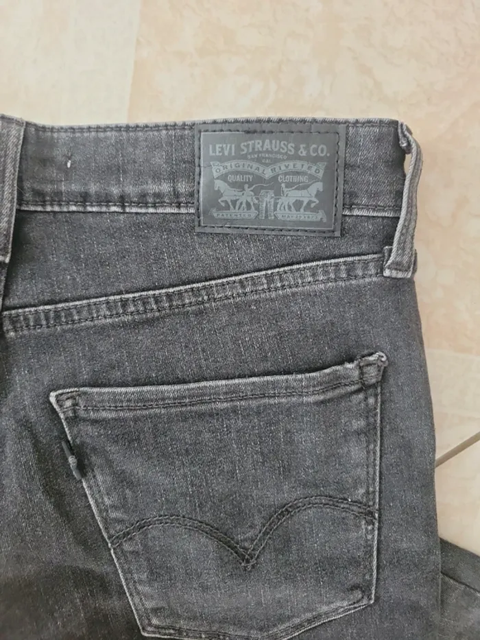 Jean Levi strauss  skinny taille 29 ou 38 - photo numéro 3