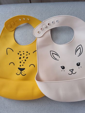 Lot 2 bavoirs silicone