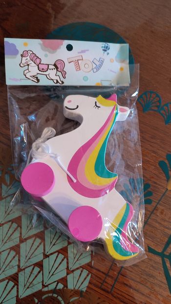 Licorne en bois à tirer