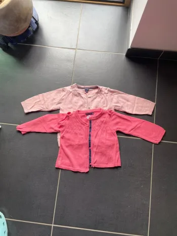 Lot 2 gilets 18 mois