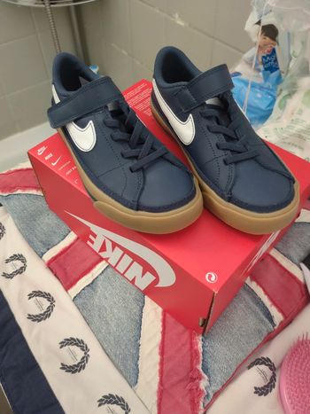 Nike court legacy bleu et blanche
