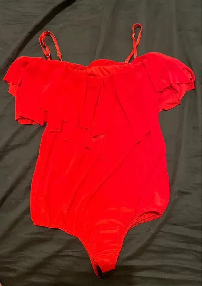 Body rouge à volants – Cinelle Boutique – Taille S – Très bon état - photo numéro 1