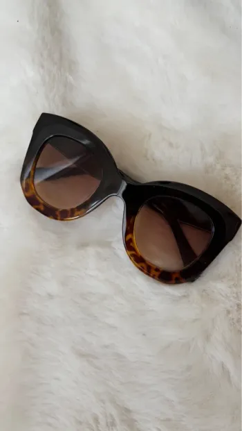 Lunettes de soleil marron
