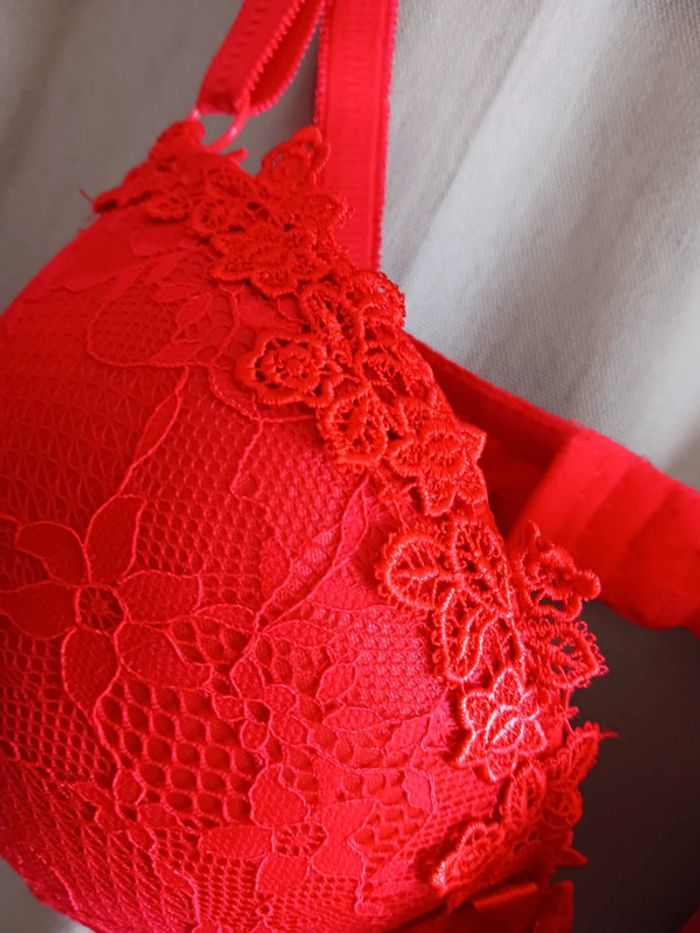 Soutien-gorge rouge rembourré Taille 110E - photo numéro 2
