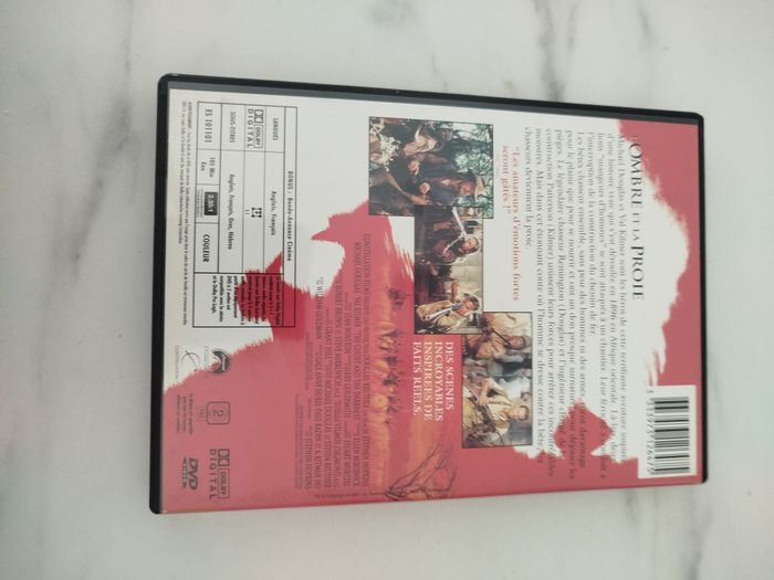 dvd l'ombre et la proie - photo numéro 3