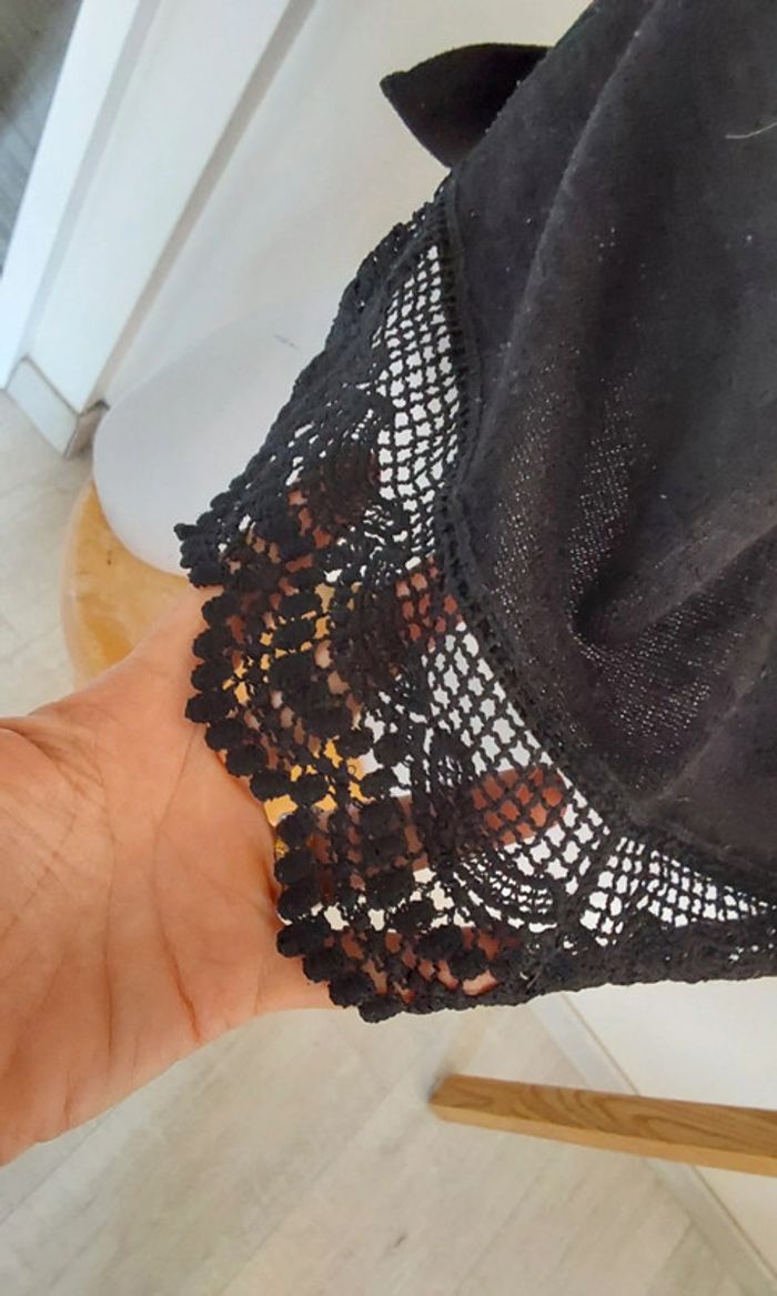 Haut bohème noir épaules ajourées T 36 - photo numéro 3