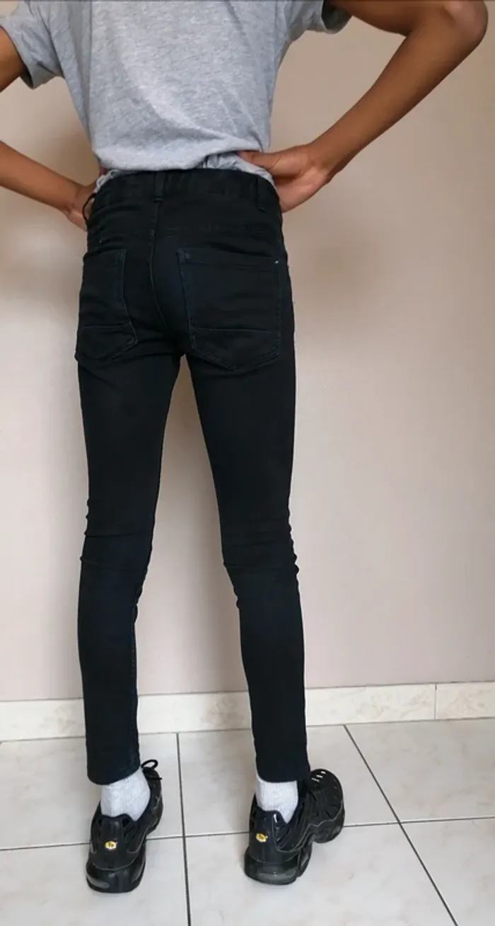 😍 Pantalon Skinny Fit 10 ans noir 👌🏼 - photo numéro 4
