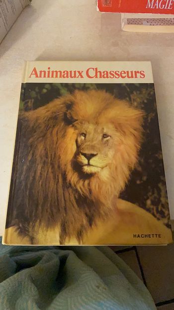 Livre Animaux Chasseurs