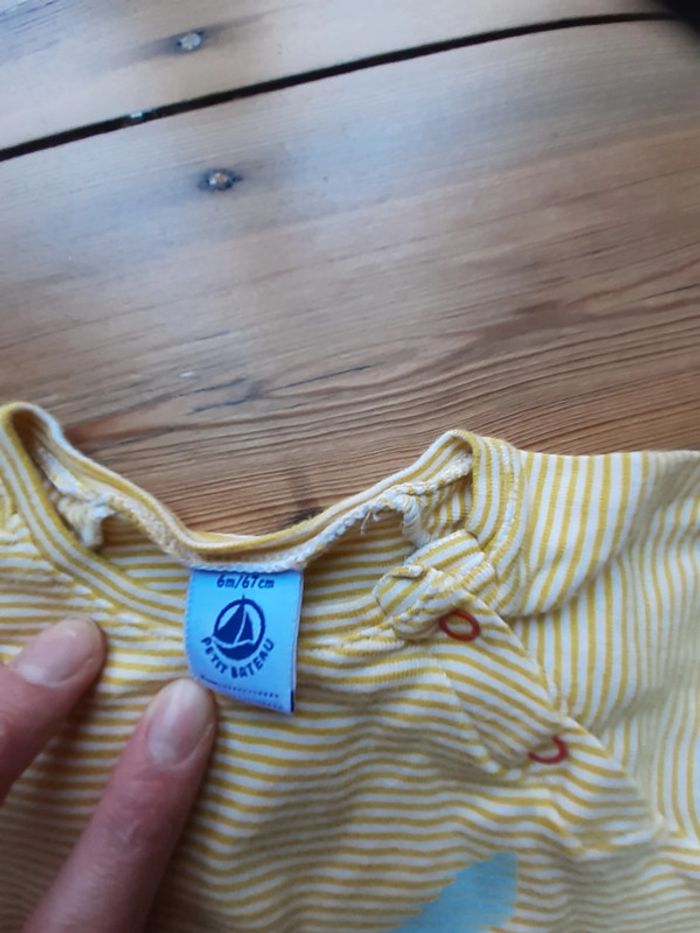 T-shirt Petit Bateau 6 mois fille TBE - photo numéro 2