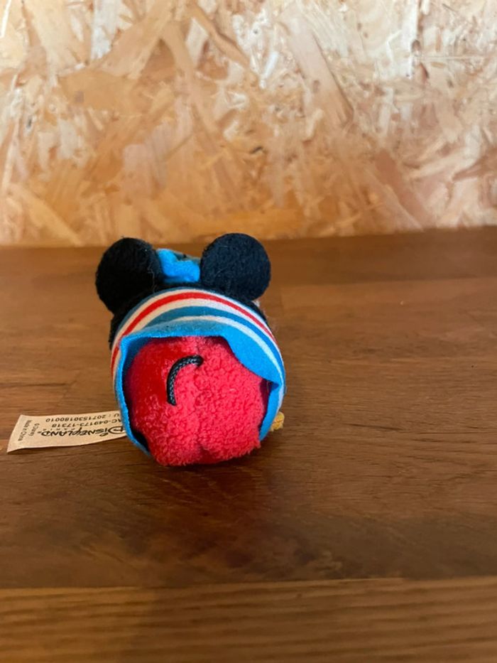 Tsum Tsum officiel Disneyland Paris Mickey Mouse Paris avec la tour effeil sur sa casquette - photo numéro 4