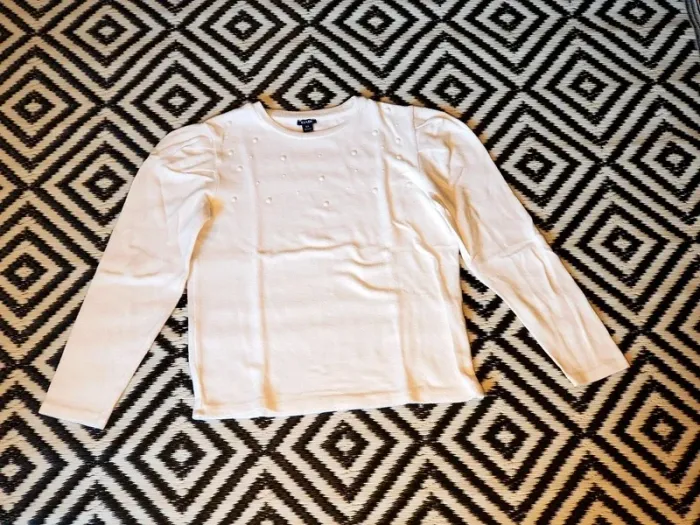 Pull blanc avec perles Parfait État 10 ans