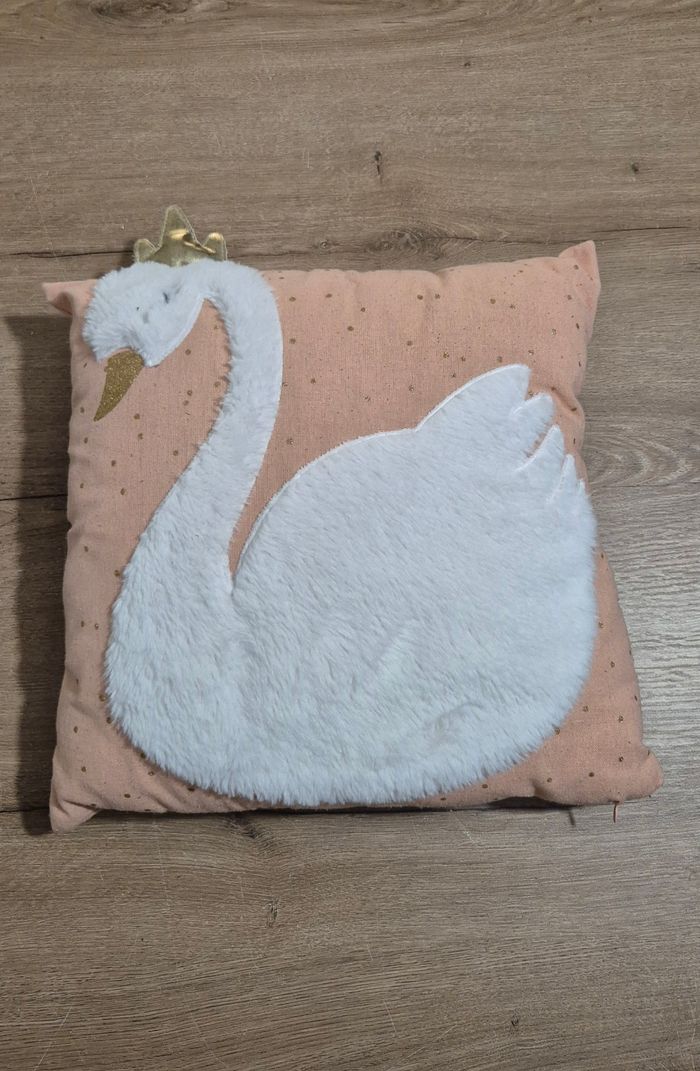 Coussin décoratif cygne Atmosphera 🦢