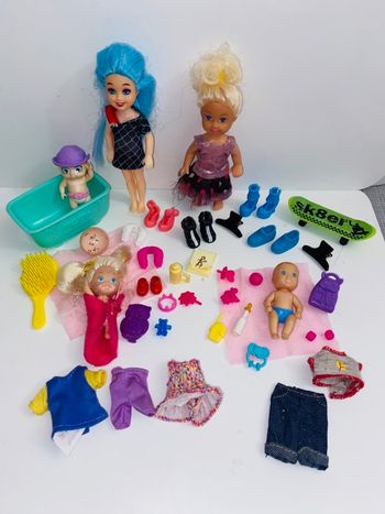 Gros lot enfant bébé poupée Barbie