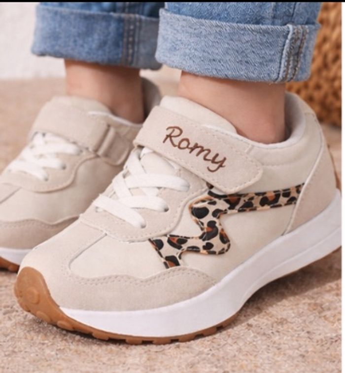 đ€ Baskets personnalisĂ©es prĂ©nom lĂ©opard đ - photo numĂ©ro 2
