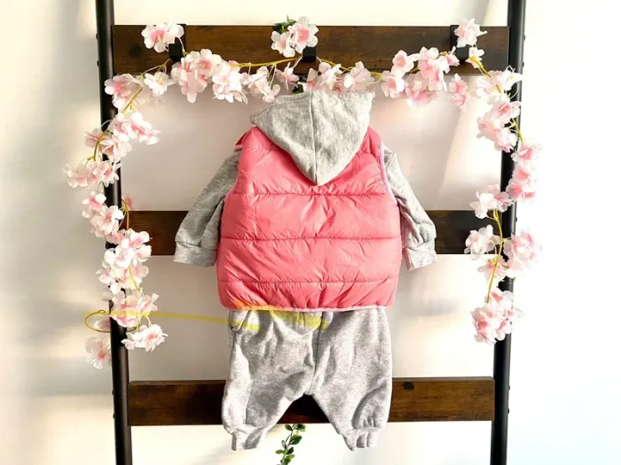 Ensemble jogging avec doudoune Chevignon taille 3 mois comme neuf - photo numéro 2