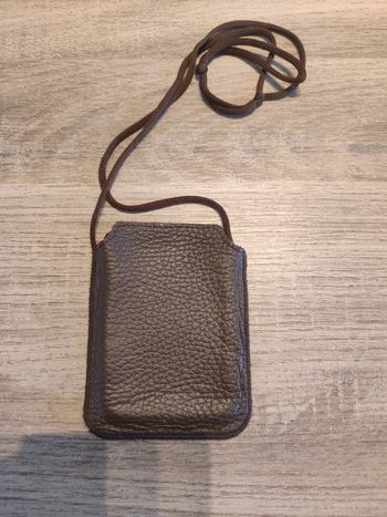 Pochette cuir cef