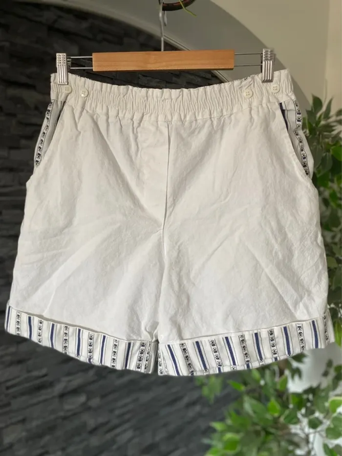 💙🤍Short blanc et bleu marine léger – Taille 42 – Parfait pour l’été 💙🤍 - photo numéro 2