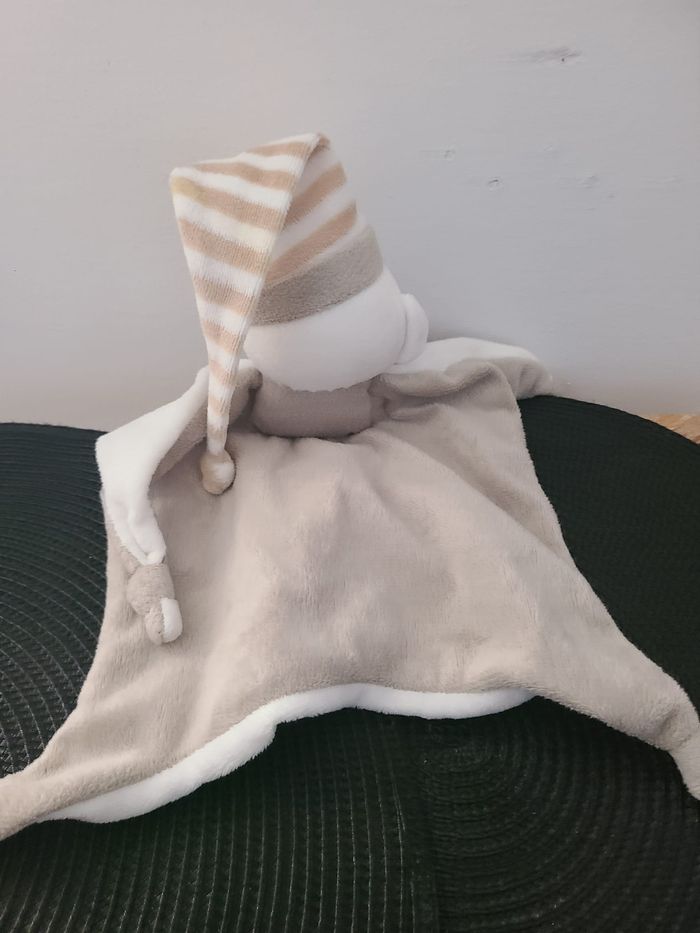 Ours CREDIT MUTUEL doudou carré plat blanc et gris - photo numéro 2