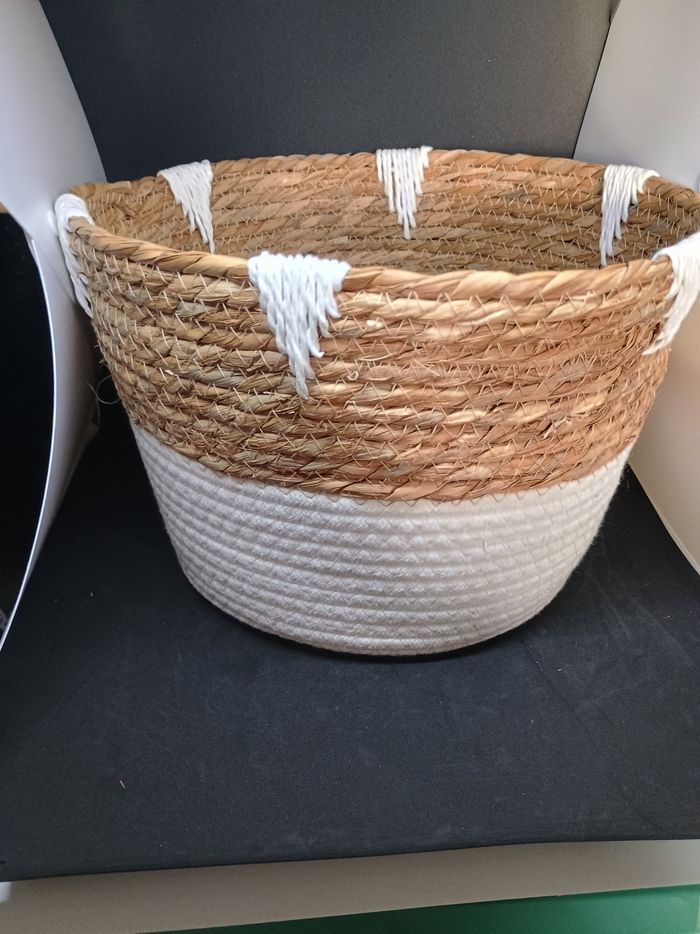 Superbe panier de rangement en osier - photo numéro 2