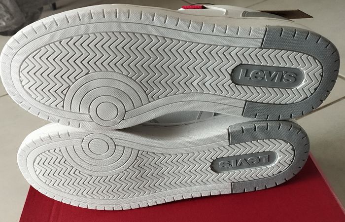 Baskets Levi's neuves pour garçon, jamais portées, pointure 37 - photo numéro 4