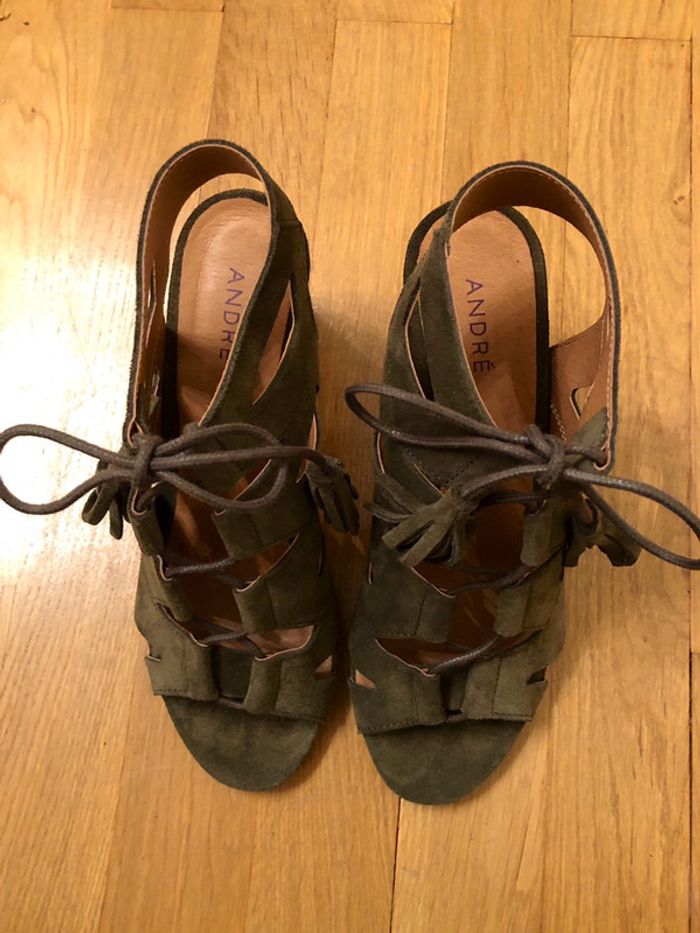 Sandales à talon en cuir daim kaki André pointure 38 - photo numéro 5