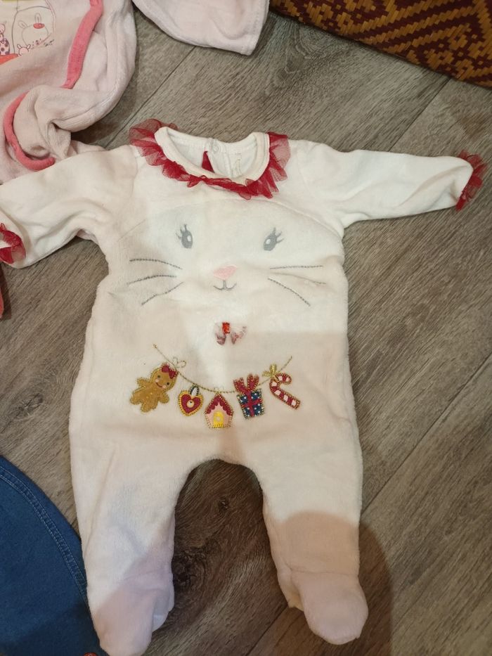 Lot Jolie vêtements bébé fille 1 mois et 3 mois