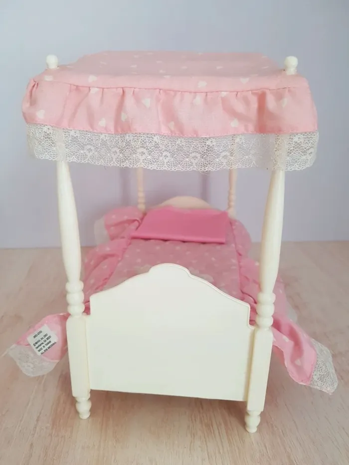 Chambre Barbie vintage lit et armoire - photo numéro 3