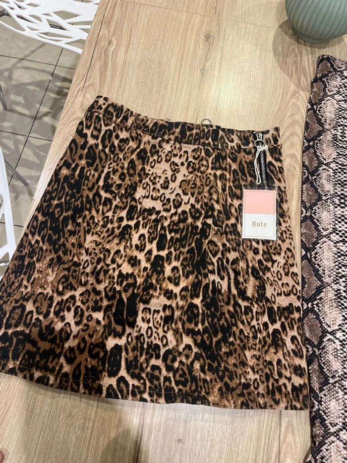 Lot 2 jupes sexy taille m neuve jamais portée. - photo numéro 3