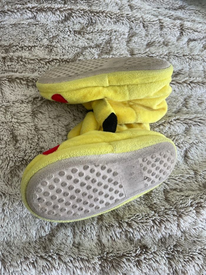 Pantoufles chaussons Pokémon pikachu - photo numéro 2