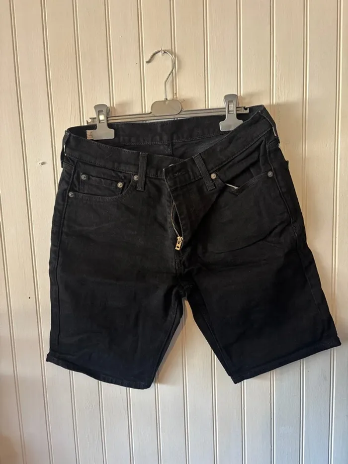 Short Levi’s noir