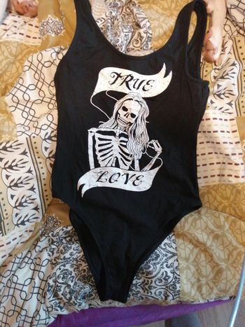 Body true love tête de mort