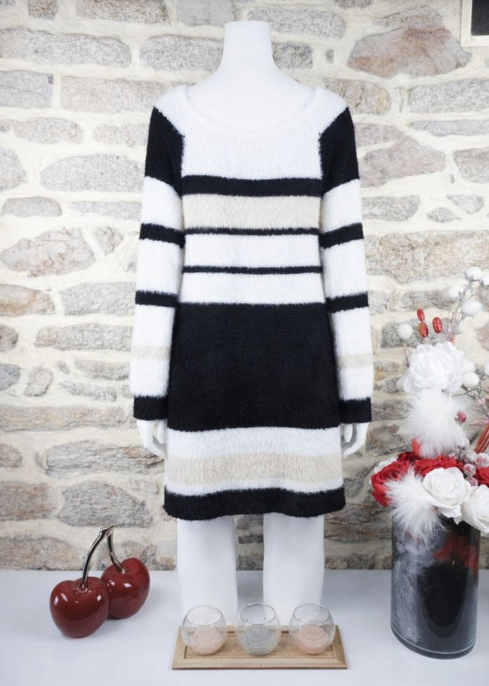 Robe pull en tricot maille duveteuse noire blanche et beige Femme taille 52 marque Boohoo 🪷 - photo numéro 2