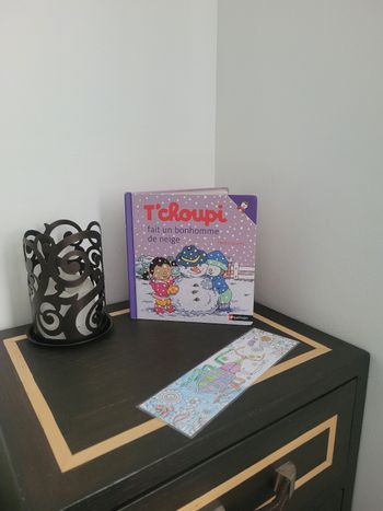 T'choupi fait un bonhomme de neige