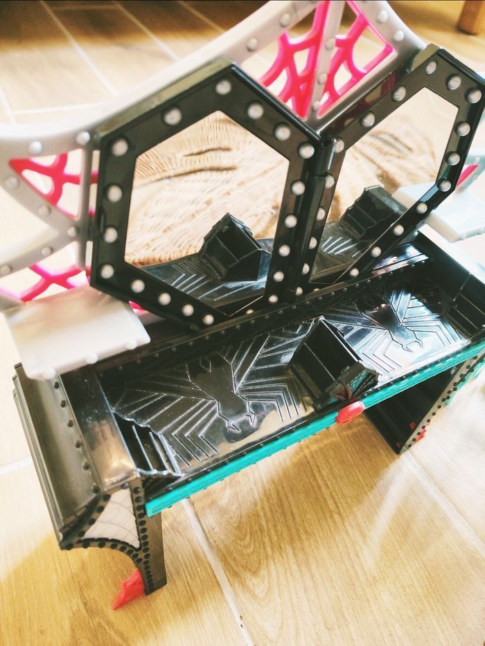 🦇 Monster High Hollywood - Accessoires dressing room coiffeuse miroir et paravent - marque Mattel - photo numéro 2
