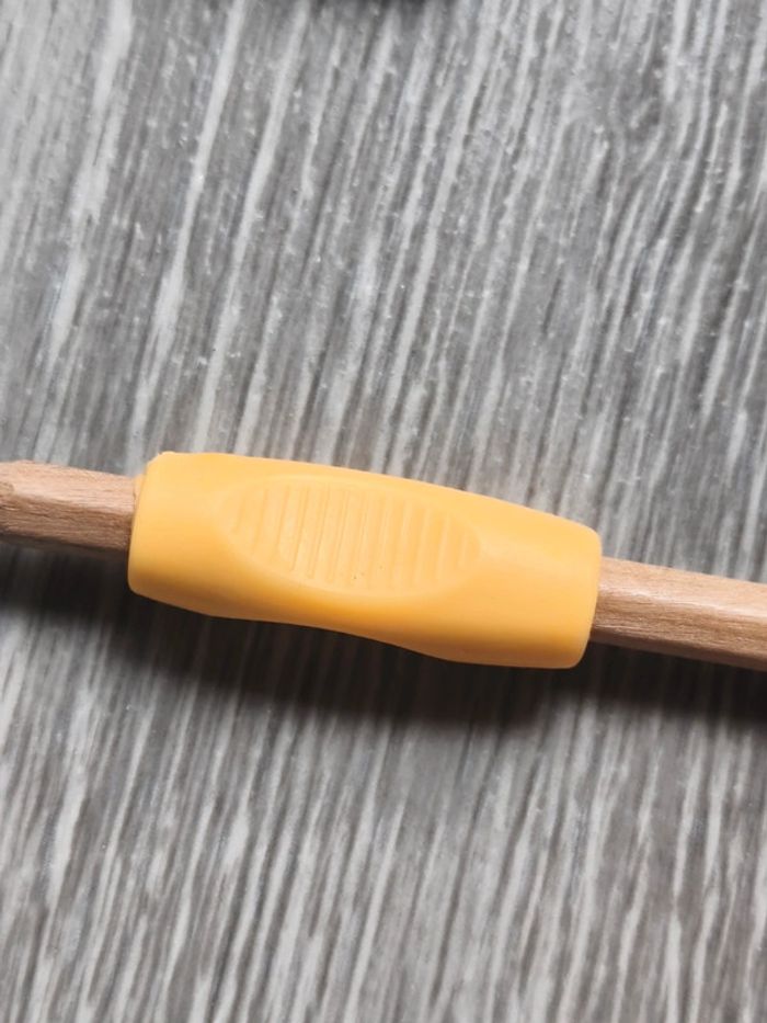 Correcteur de posture d'écriture en silicone souple - photo numéro 4