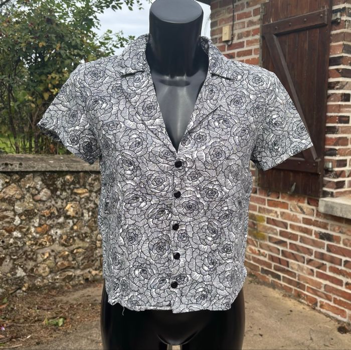 Chemise femme à motifs floraux – T36