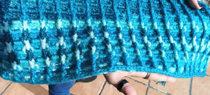 Châle "BLUE LINES" fait main au crochet - photo numéro 6
