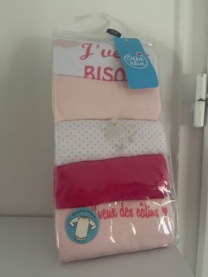 Lot 5 bodies manches longues 3 mois neuf