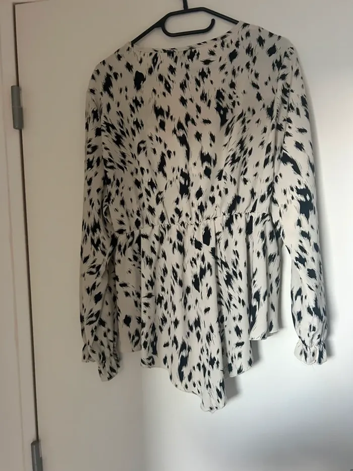 Blouse noir et blanche taille 0XL - photo numéro 2